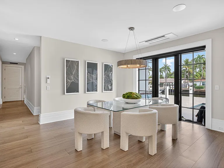 400 Mola Ave — Photo 32