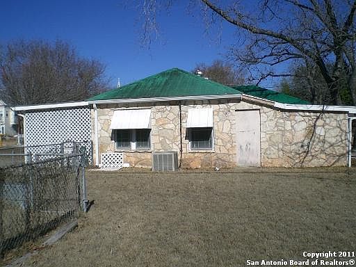 2nd image of 215 W Peach