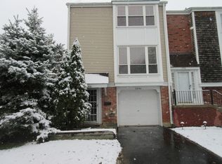 1896 Whitingham Ln, Hoffman Estates, IL 60169
