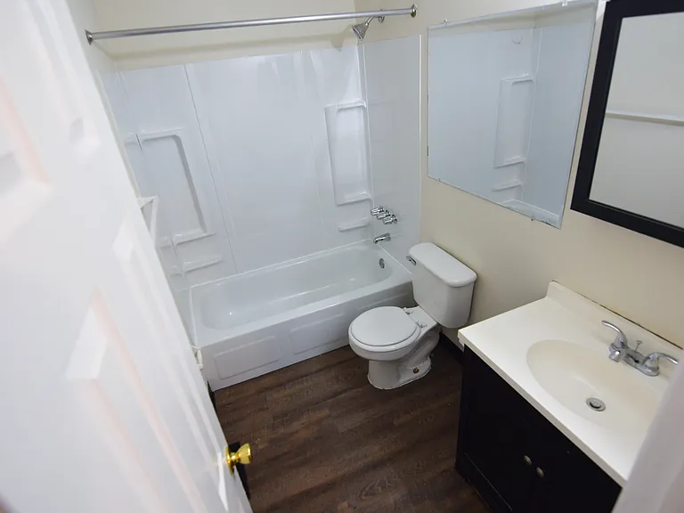 1271 Summit St #1 — Photo 6