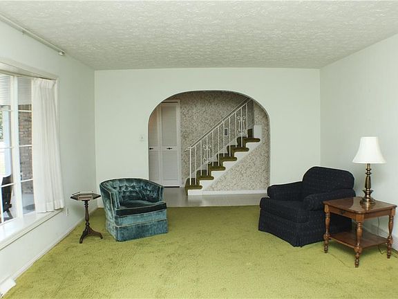 5th image of 17027 Beaver Cir