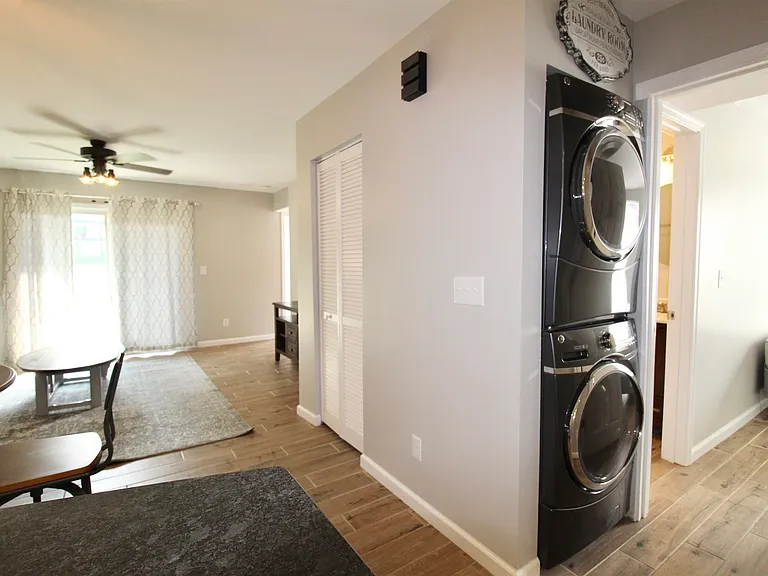 1360 Hunters Rd #D — Photo 7
