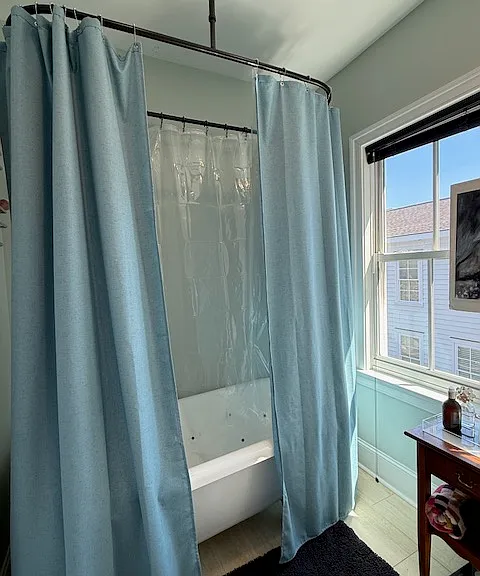 Upstairs full Bath