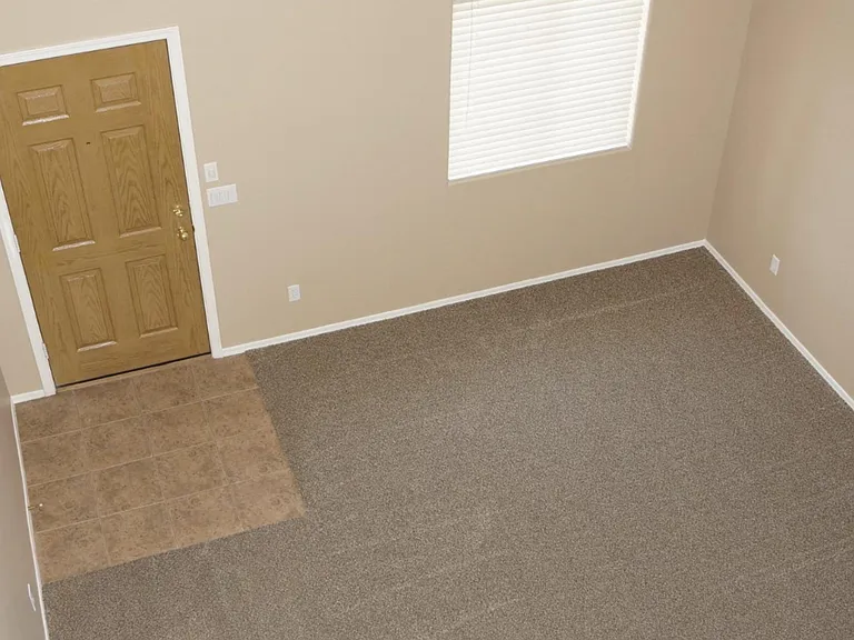 3761 W Wayne Ln — Photo 5