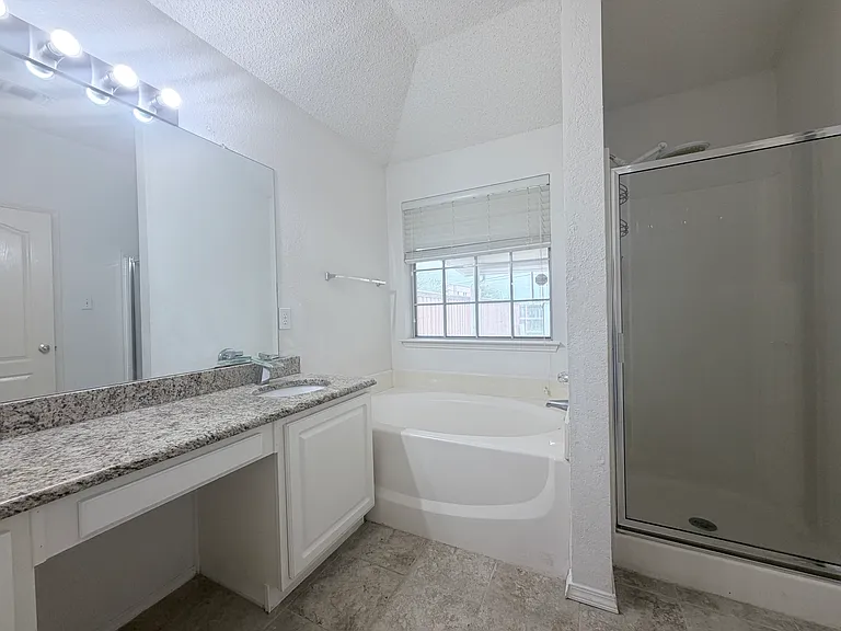 2207 Hickory Wood Trl — Photo 31