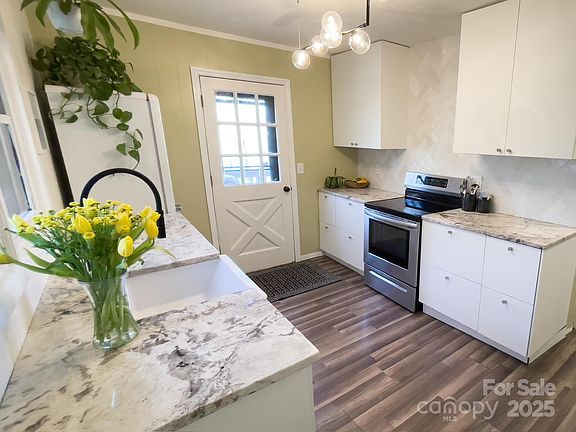 4th image of 6 Mountain View Dr