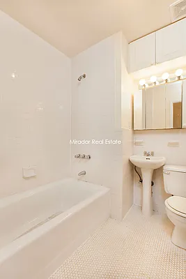 Rented by Mirador Real Estate | media 10