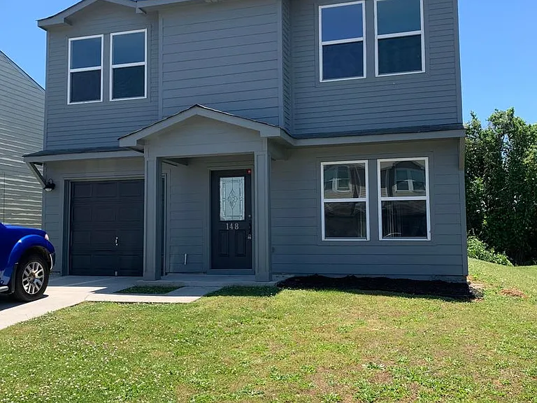 148 Whitestone Dr NE — Photo 1