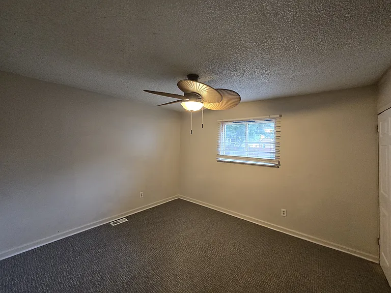 20083 Salem St — Photo 11