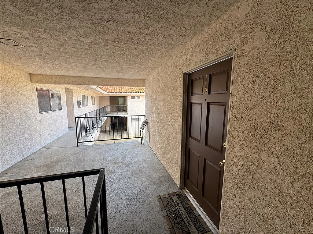 Building Photo - 635 W 15th St #13