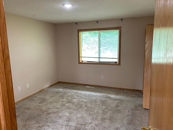 bed 1 updated with laminate floor