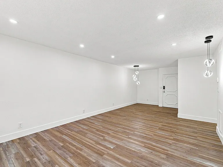 3101 Oakland Shores Dr #H210 — Photo 10