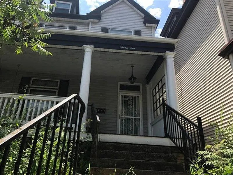 1210 Margaret St photo 1