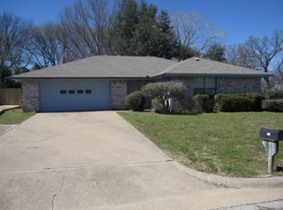 215 Guinevere Dr, Weatherford, TX 76086
