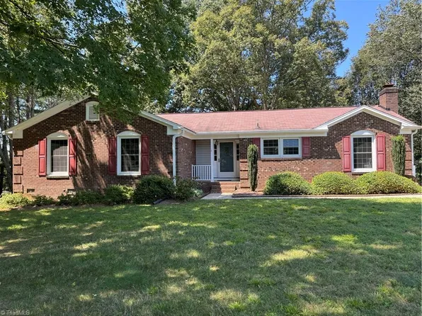 160 Summerglen Dr, Lewisville, NC 27023
