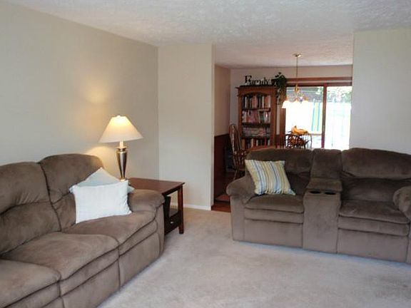 3rd image of 730 Skyview Dr