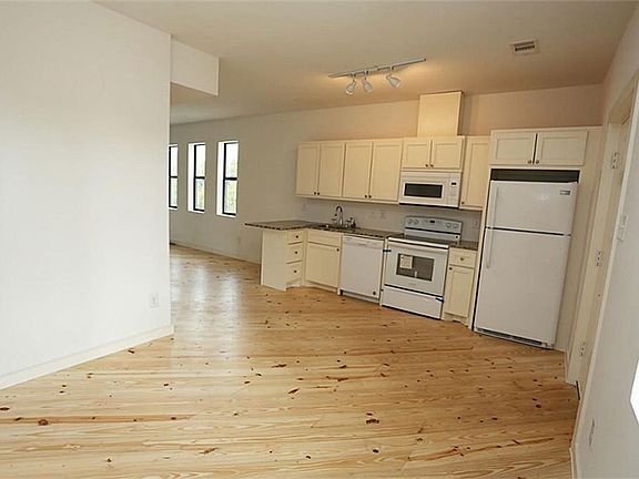 5th image of 4102 McKinney St