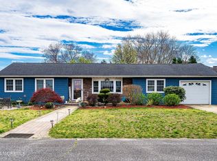 39 Cove Rd W, Bayville, NJ 08721