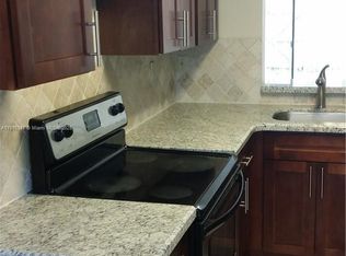 9457 Palm Cir N, Hollywood, FL 33025