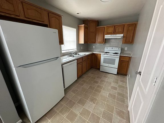 4th image of 822 S Jennings Ave #B