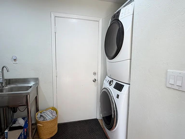 3695 Sanford St — Photo 57