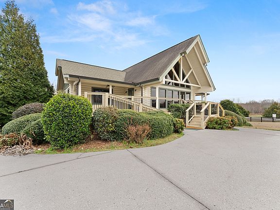 5th image of 40 Benton Rd