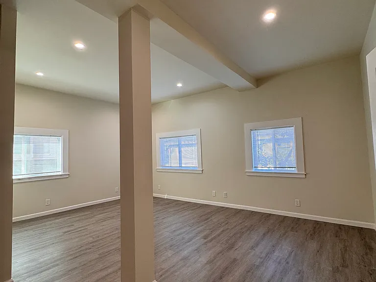 559 Cordova St — Photo 4