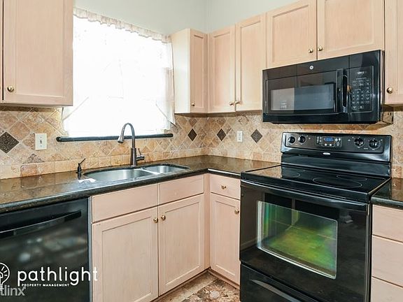 3rd image of 1417 N Kingfisher Ln