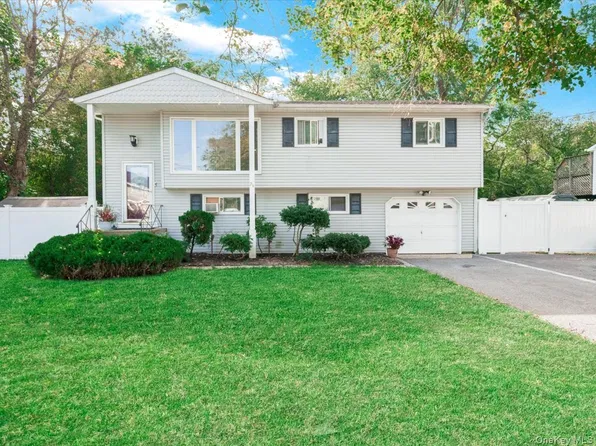 26 Amityville Streets, Islip Terrace, NY 11752