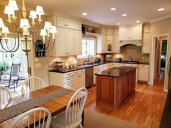 4th image of 3108 Hawkslanding Dr