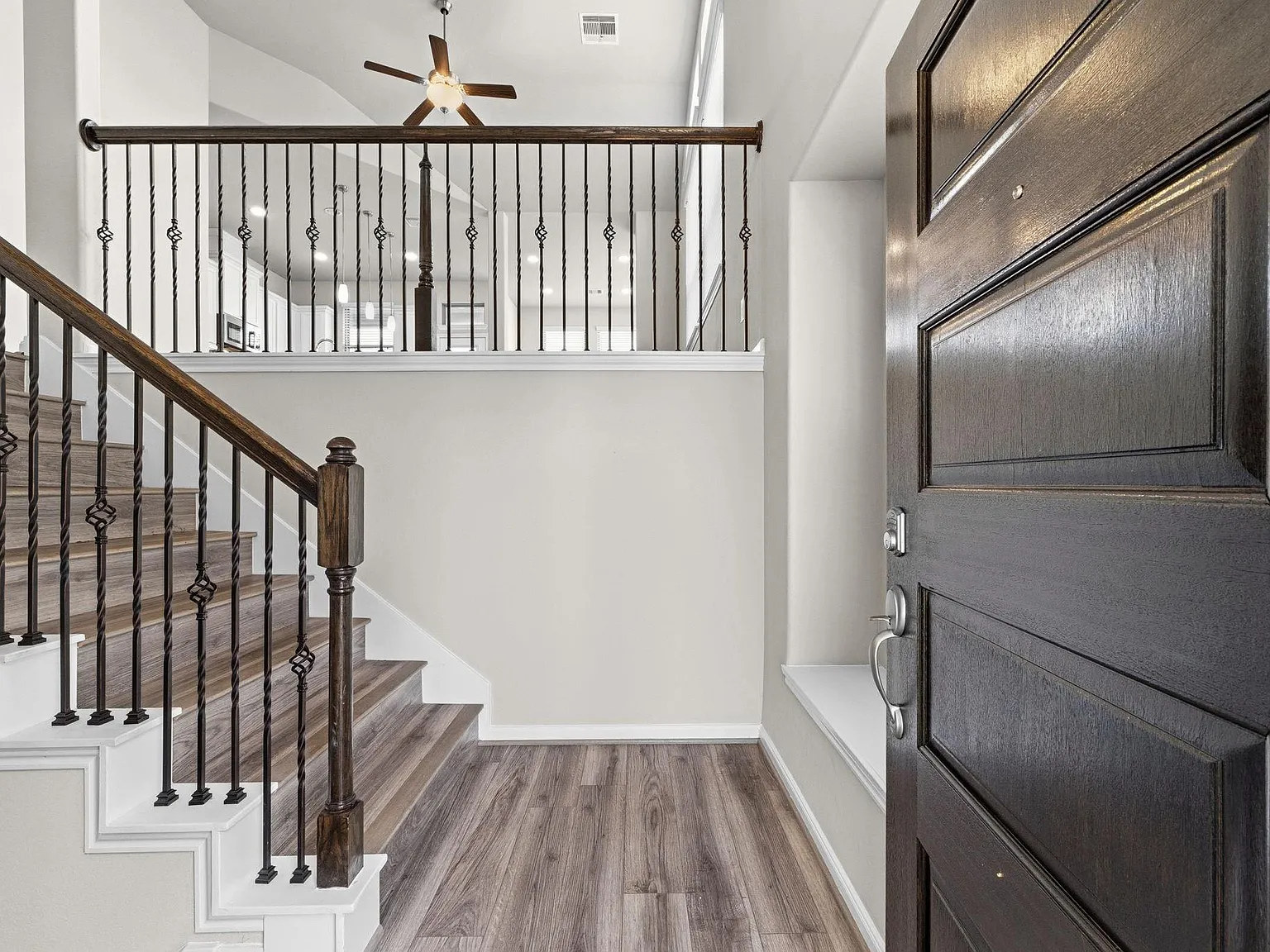 3 bed, 2.5 bath, 1922 sqft, $2,595 — Photo 4