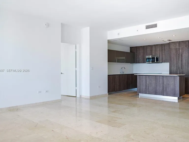 68 SE 6th St #3908 — Photo 5