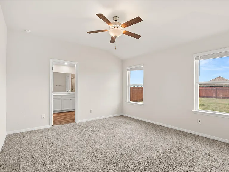 105 Saviano Rd — Photo 7