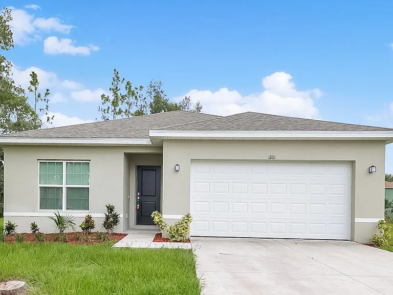 1201 Croydon Cir — Photo 1