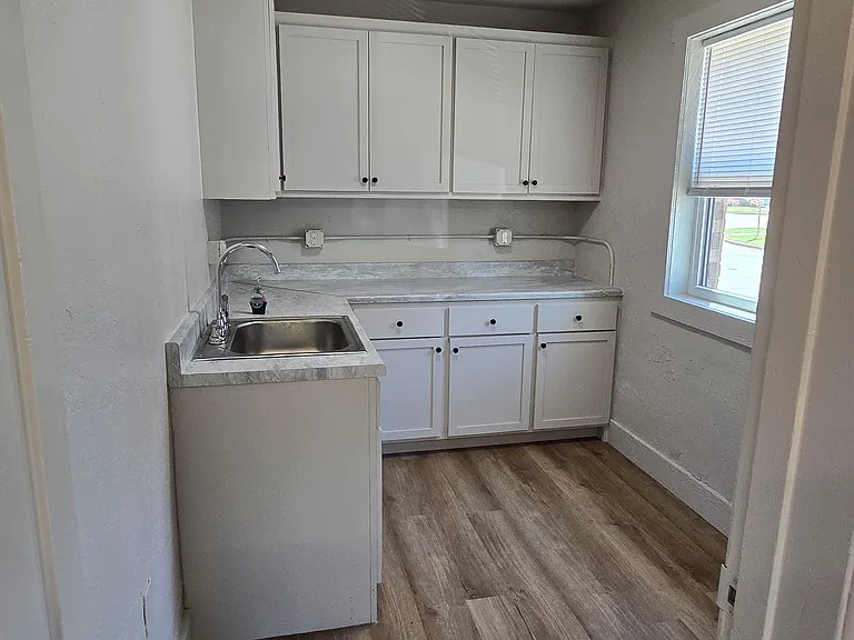 1324 S Main St — Photo 6