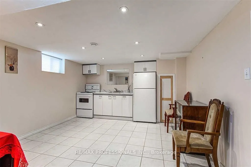 Building Photo - 183 Elmhurst Dr #BASEMENT