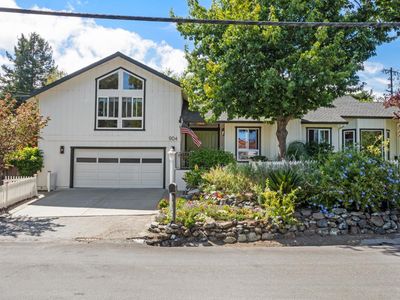904 Lakeview Way, Redwood City, CA, 94062