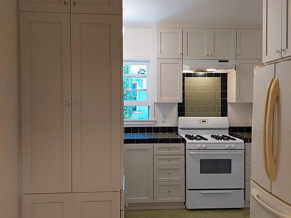 5th image of 1136 Logan St Unit 4