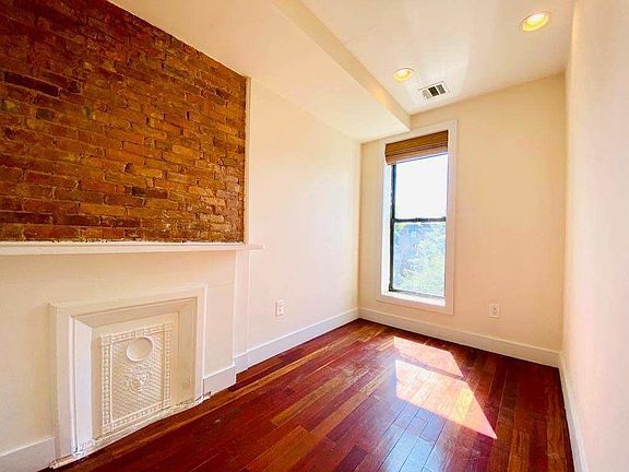 5th image of 114 Jefferson Ave APT 1