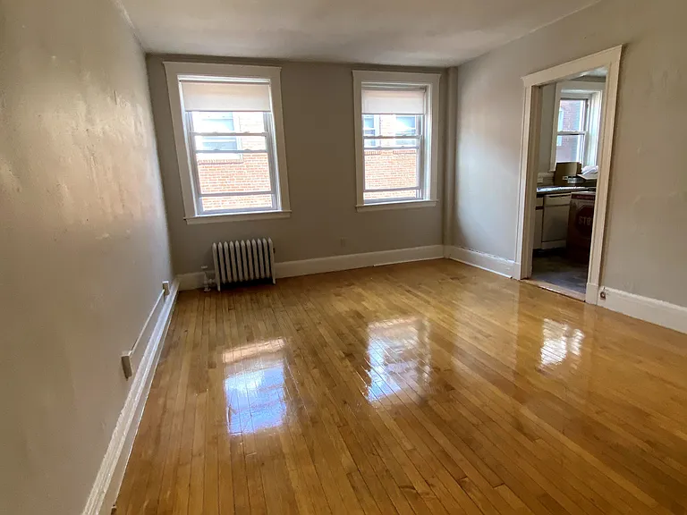 140 Davis Ave — Photo 14
