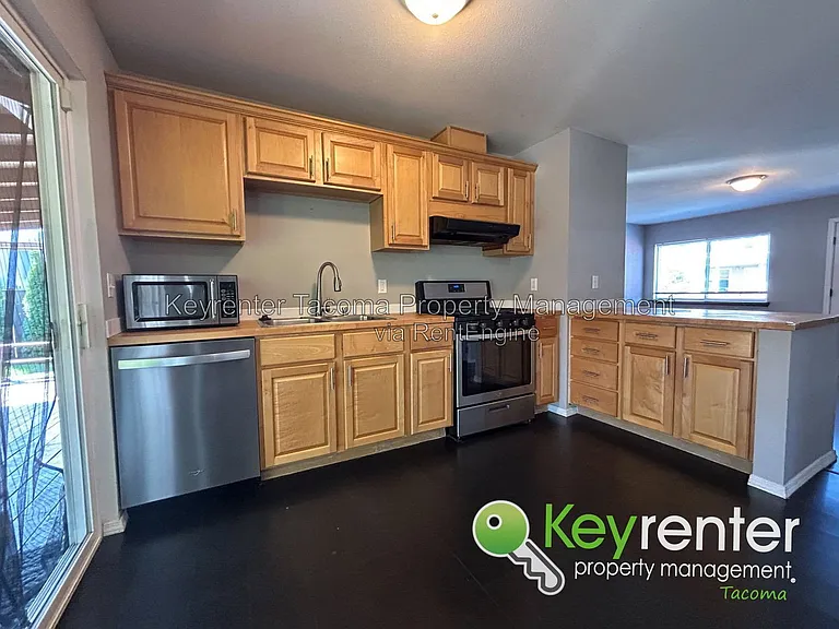 221 Sunset Dr — Photo 3