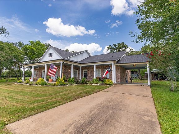 2nd image of 601 Piney Creek Rd