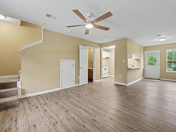 2nd image of 10481 Cal Ln