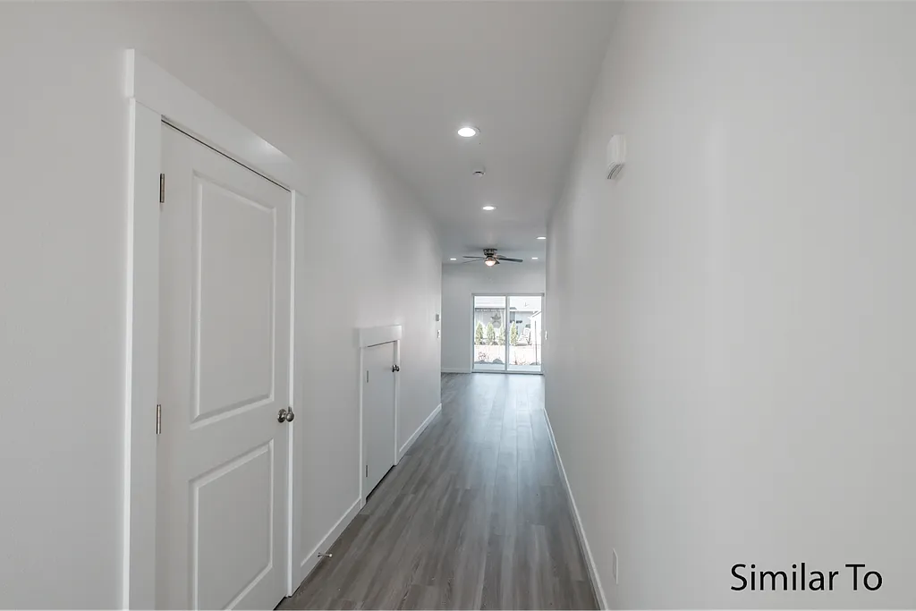 3 bed, 2.5 bath, 1361 sqft, $1,975 — Photo 2