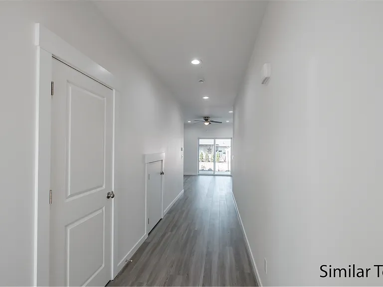 2488-2490 Roll Tide Ct — Photo 2