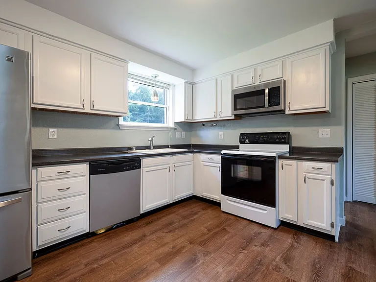 1104 Washington Dr — Photo 15