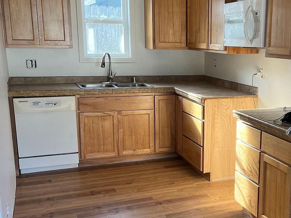 1st image of 3990 Wellington St