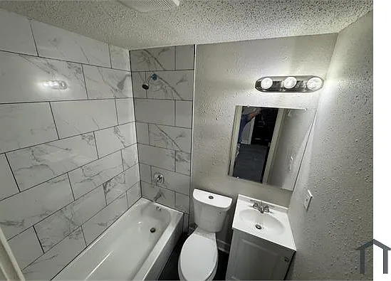 2379 Saratoga Ave — Photo 7