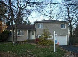 130 James St, Massapequa, NY 11758