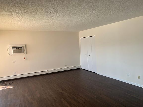 3rd image of 1100 Hillgrove Ave #4